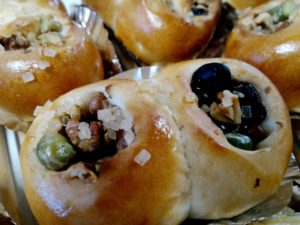 ナッツと三種の豆パン